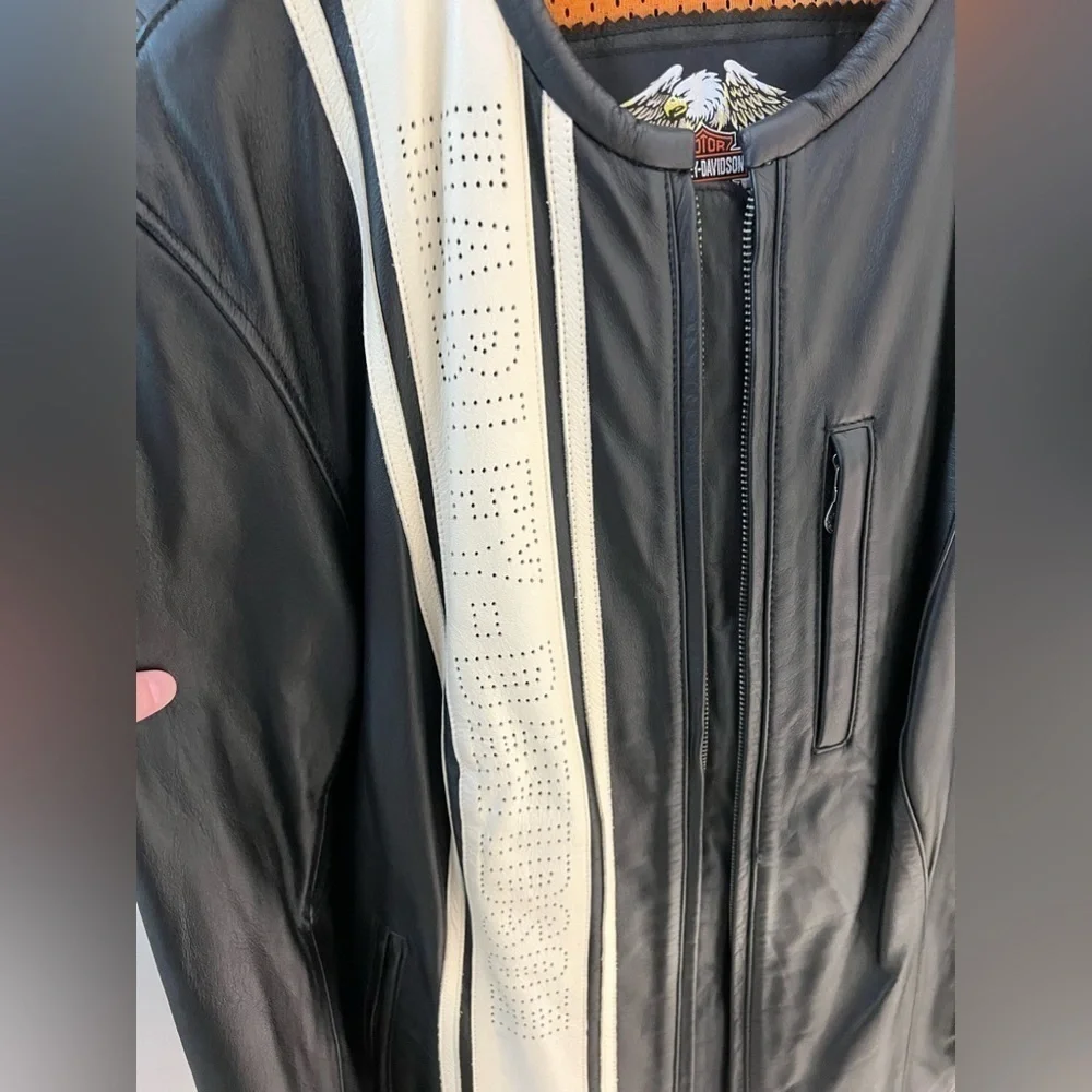 Woman’s Harley Davidson premium leather moto jacket. LIKE NEW. Size W1 - Picture 6 of 16